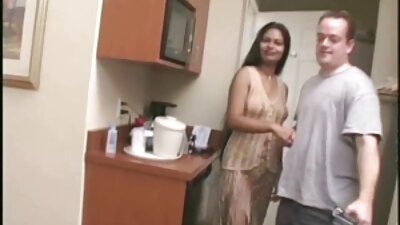 විවාහක මුඩුක්කු නිරුවතින් ක්‍රියාවට අන්තර් වාර්ගික පුසි ක්‍රීම්පී ෆේෂල් සඳහා සූදානම්
