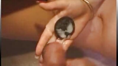 Hot Wife Anal බිම බලු ඉරියව්වෙන්, පසුව ඇගේ පිටේ වැතිර ෆේෂල් කළාය